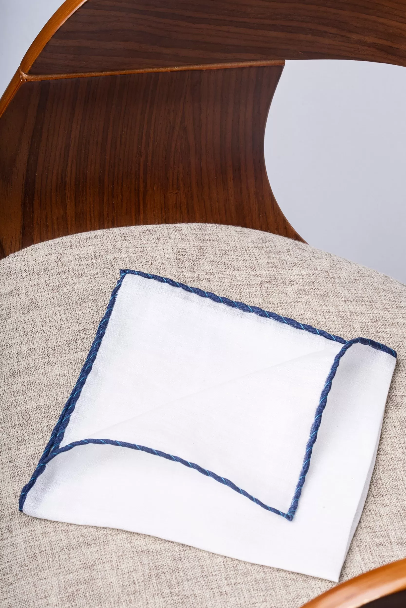 Hot Pini Parma Fazzoletti Da Taschino In Lino Bianco Con Bordi E Azzurri - Made In Italy Blu