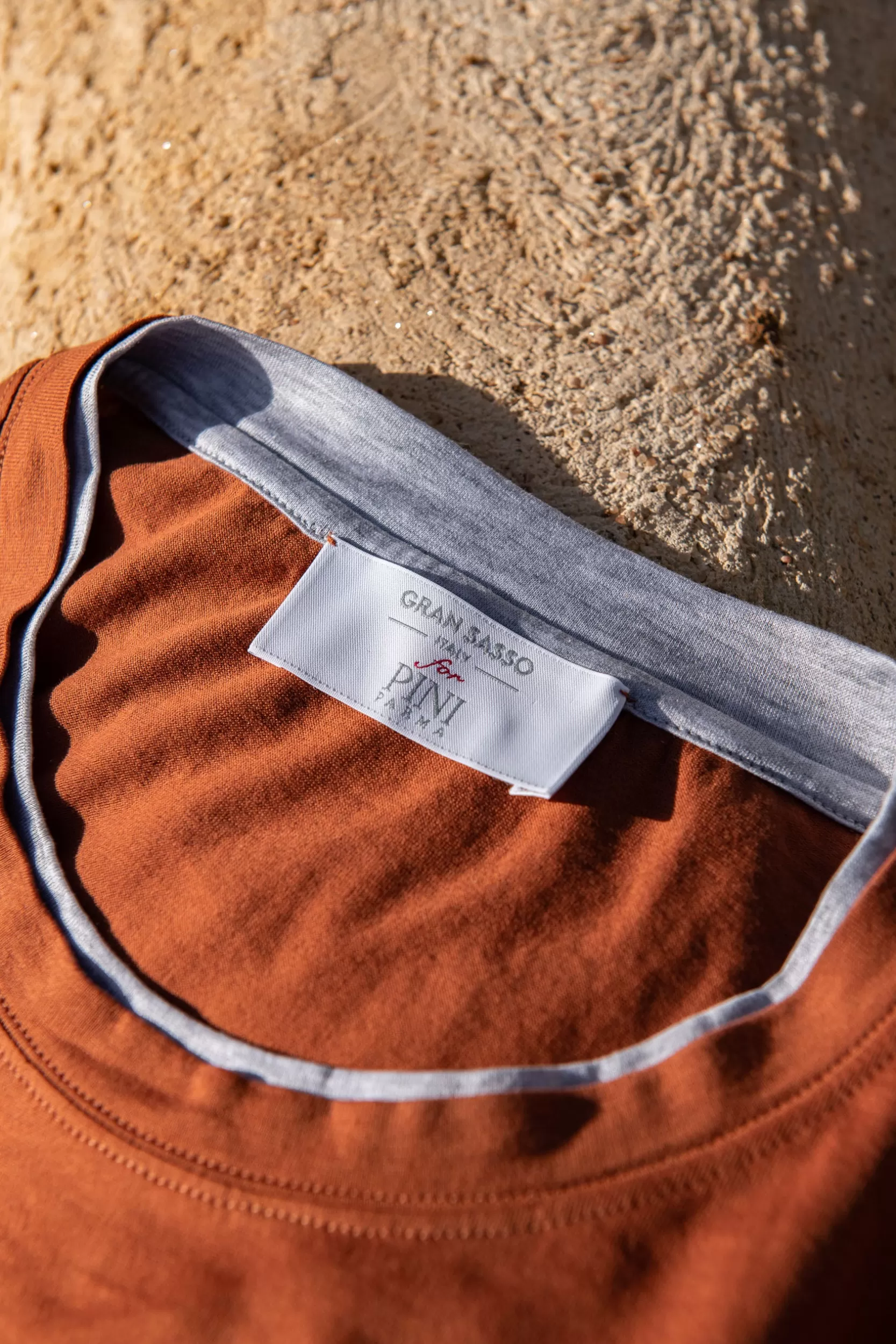 Flash Sale Pini Parma T-shirt In Cotone Ruggine Con Dettaglio Colletto - Made In Italy Arrugginito
